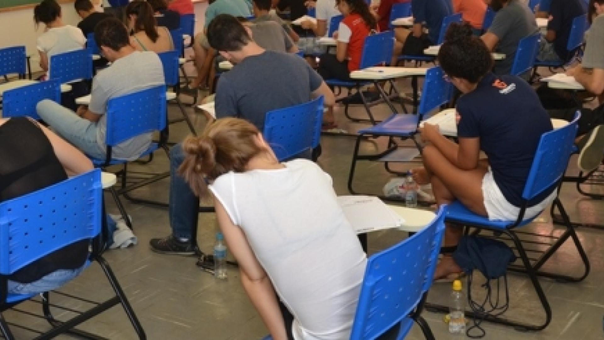 Foto de alunos em uma sala de aula